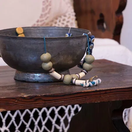 The Scarlet House Nyaraló