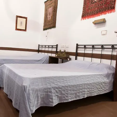 The Scarlet House Nyaraló *