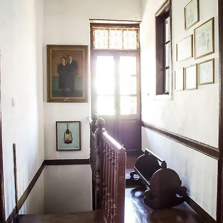 The Scarlet House Nyaraló