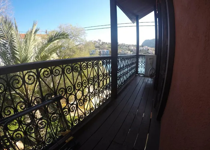 The Scarlet House * Meyísti