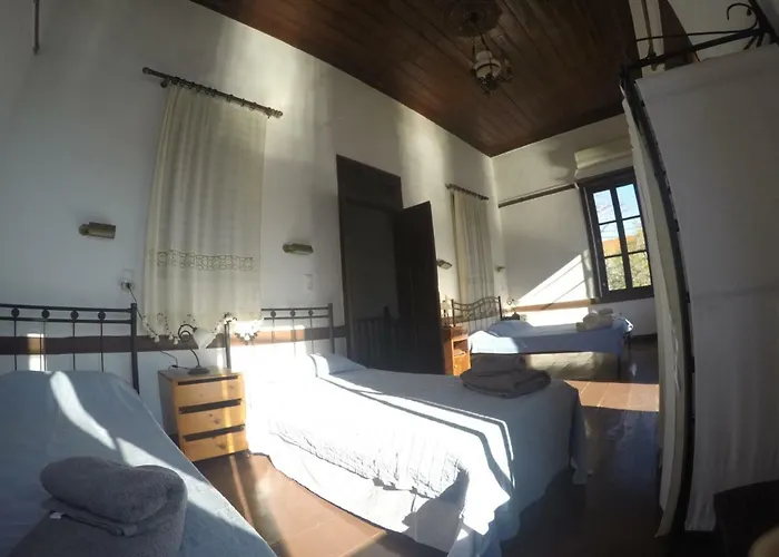 別荘 The Scarlet House *