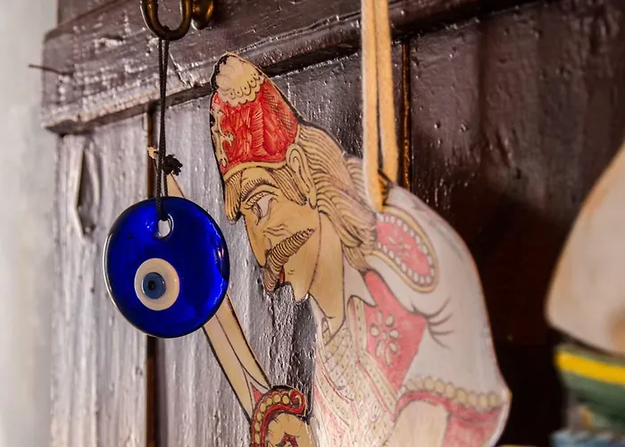 The Scarlet House * Meyísti