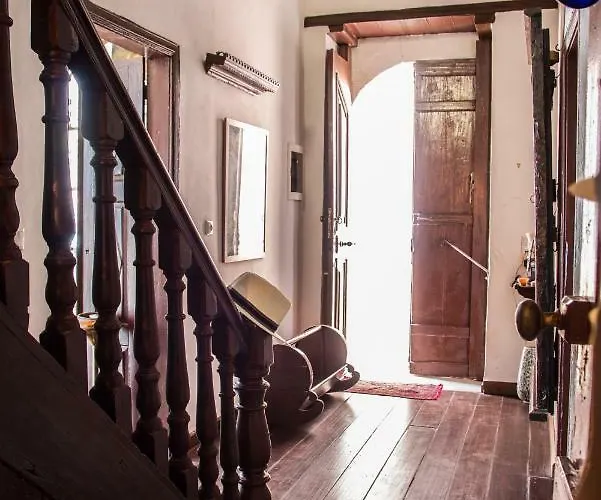 The Scarlet House Meyísti