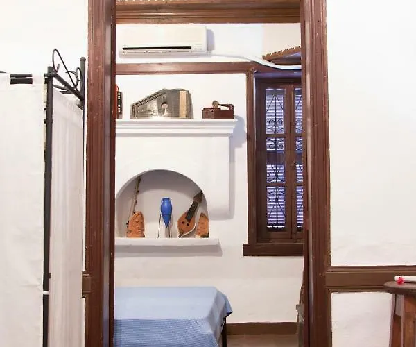 The Scarlet House Prázdninový dům *