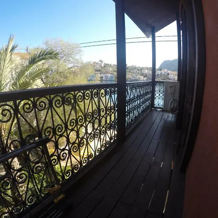 The Scarlet House * 迈伊斯蒂