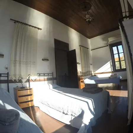 度假居 The Scarlet House *