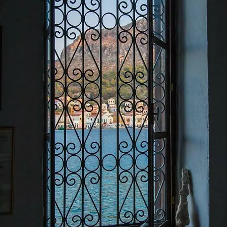 度假居 The Scarlet House *