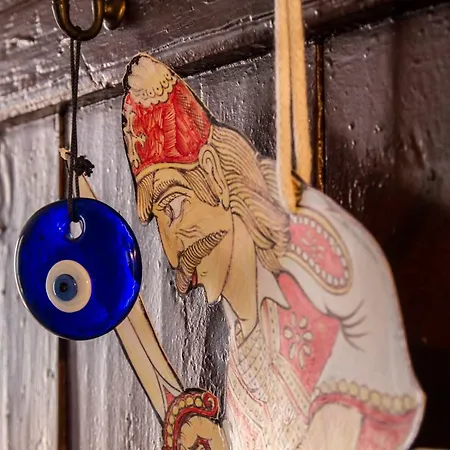 The Scarlet House * 迈伊斯蒂