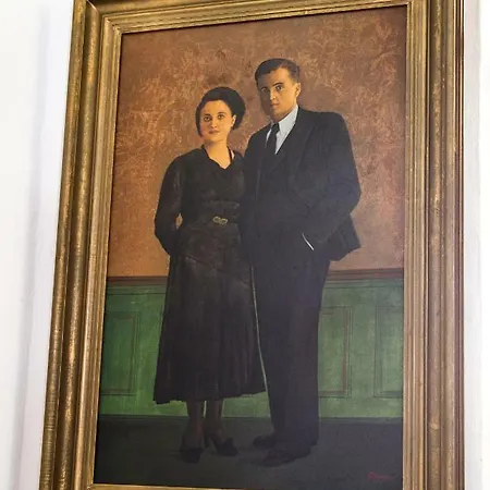 度假居 The Scarlet House