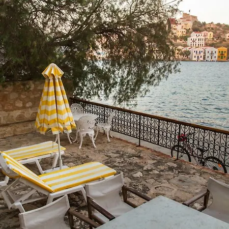 度假居 The Scarlet House *